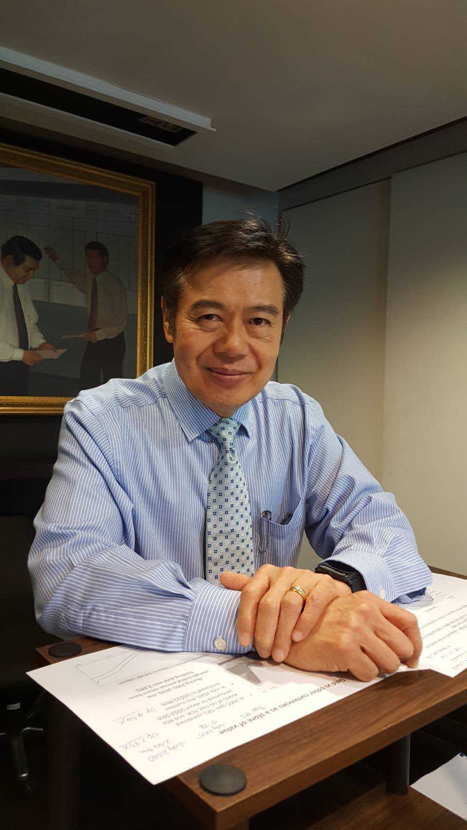 Dr. Supavud Saicheua